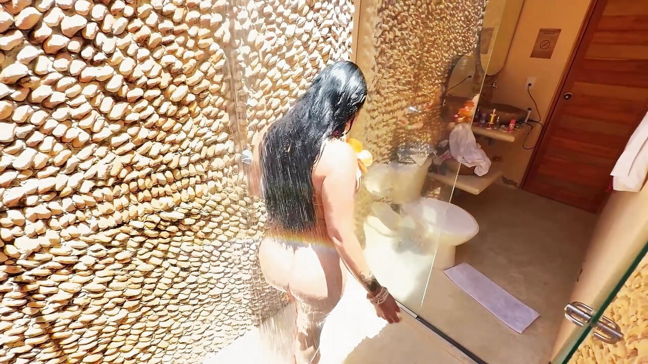 Dividimos um banho com uma linda influenciadora nas praias de San Andrés, Colômbia, pornô amador sem camisinha