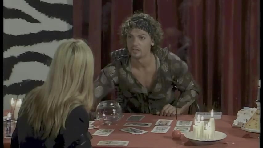 Bela loira espera por mágica, mas leva muito pau