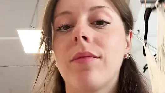 Seks videosu! Yeni bir oyuncak için benimle alışveriş yapın, sonra onu kullanmamı izleyin!