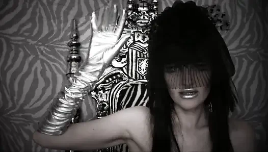 Fascinatrix ...