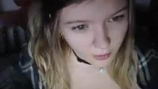 Meisje betrapt op webcam - deel 54 (grote tieten)