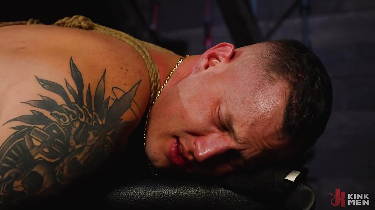 Ai grijă la ceea ce citești: Johnny Ford îl fute pe Demon din Brock Kniles