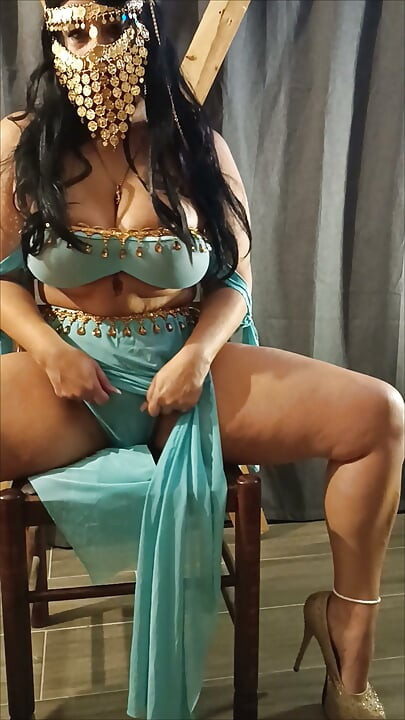 Hot wife in costume squirts all over floor