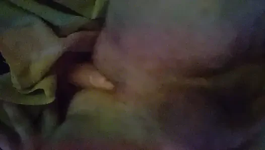 Büyük bir dildoya binerken gerçek bir yarak denemek isterim