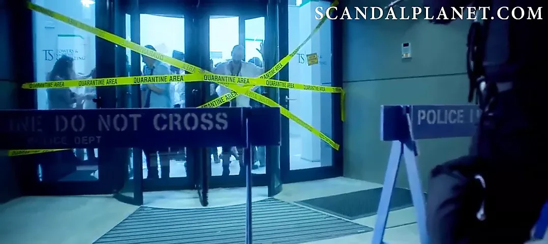 Samara编织裸体和性爱场景