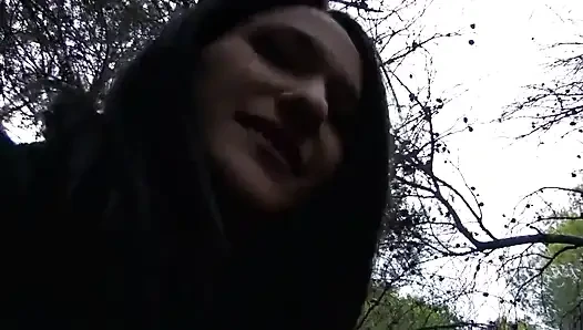 Arabada açık havada sikiş, sert ve kalpli