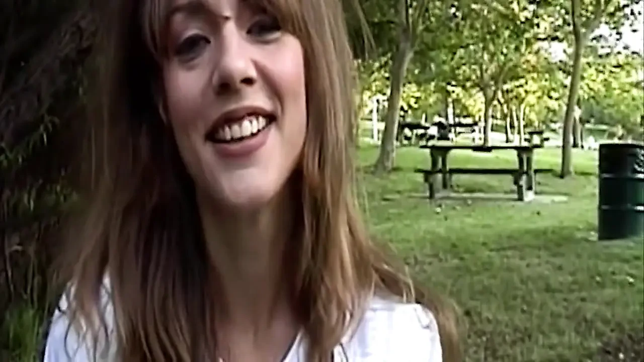 Amateur Handjob in the Park
