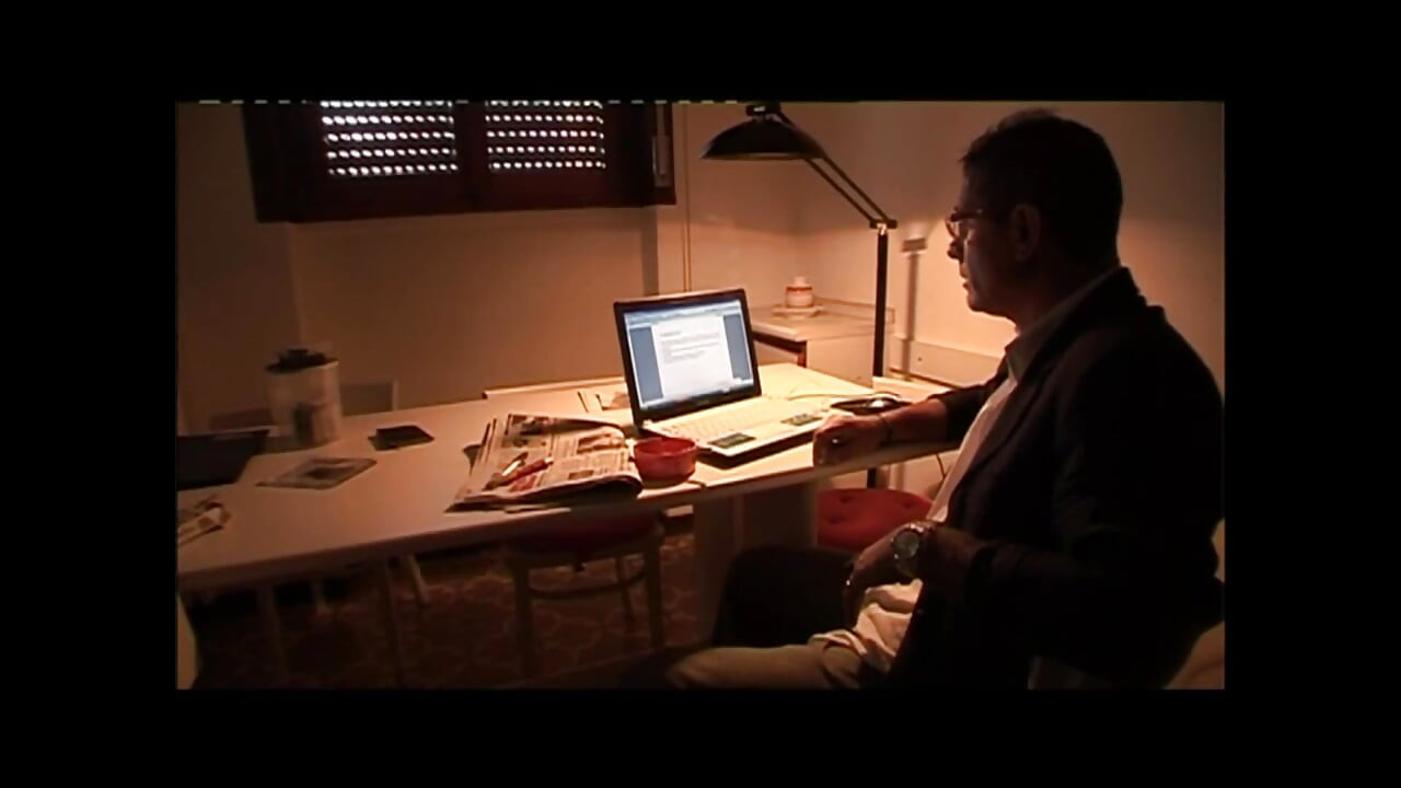 Prelepa devojka sa velikim sisama jebana u dupe i svršava u usta od strane velikog kurca