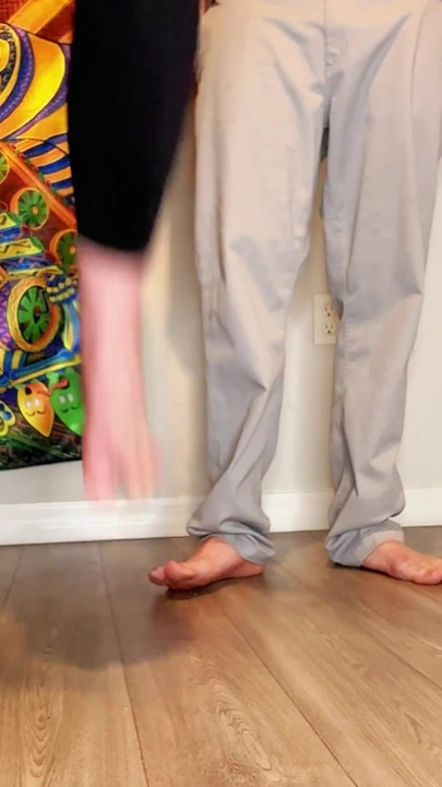 Ta petite taille 13 pieds vs ma géante taille 16 pieds - domination totale des pieds