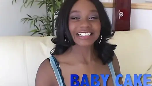 Кусок шоколада длиной 30 см