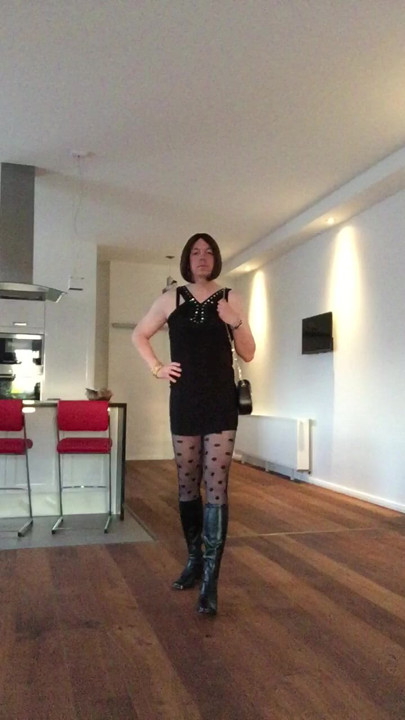 Nicki-crossdress - mini elbiseli ve seksi külotlu çoraplı sevimli ve seksi (c)2016