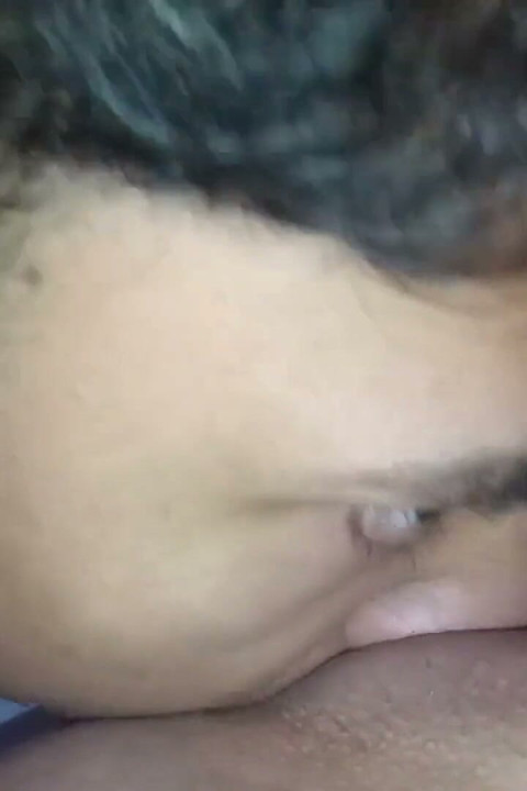 Fodendo com jovem vizinho fazendo ele comer minha buceta e então ele me fode abrindo minha boceta