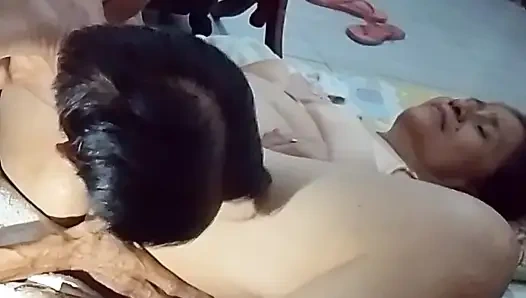 Aku ngentot dan jilat memek basahnya sampai aku kagum