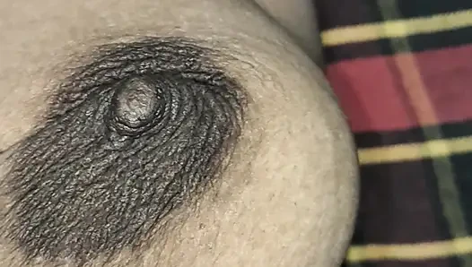 Üvey kız kardeş üvey erkek kardeşinin önünde taze