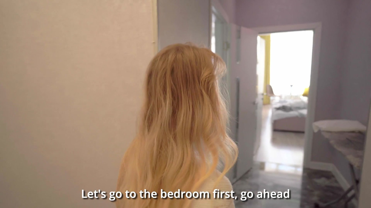 新来的女仆做不好，所以她不得不操她的小穴并在嘴里射精