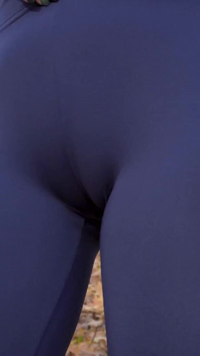 Girl In Yoga Pants Teases Fat Cameltoe Pussy Outdoors | Clip 1