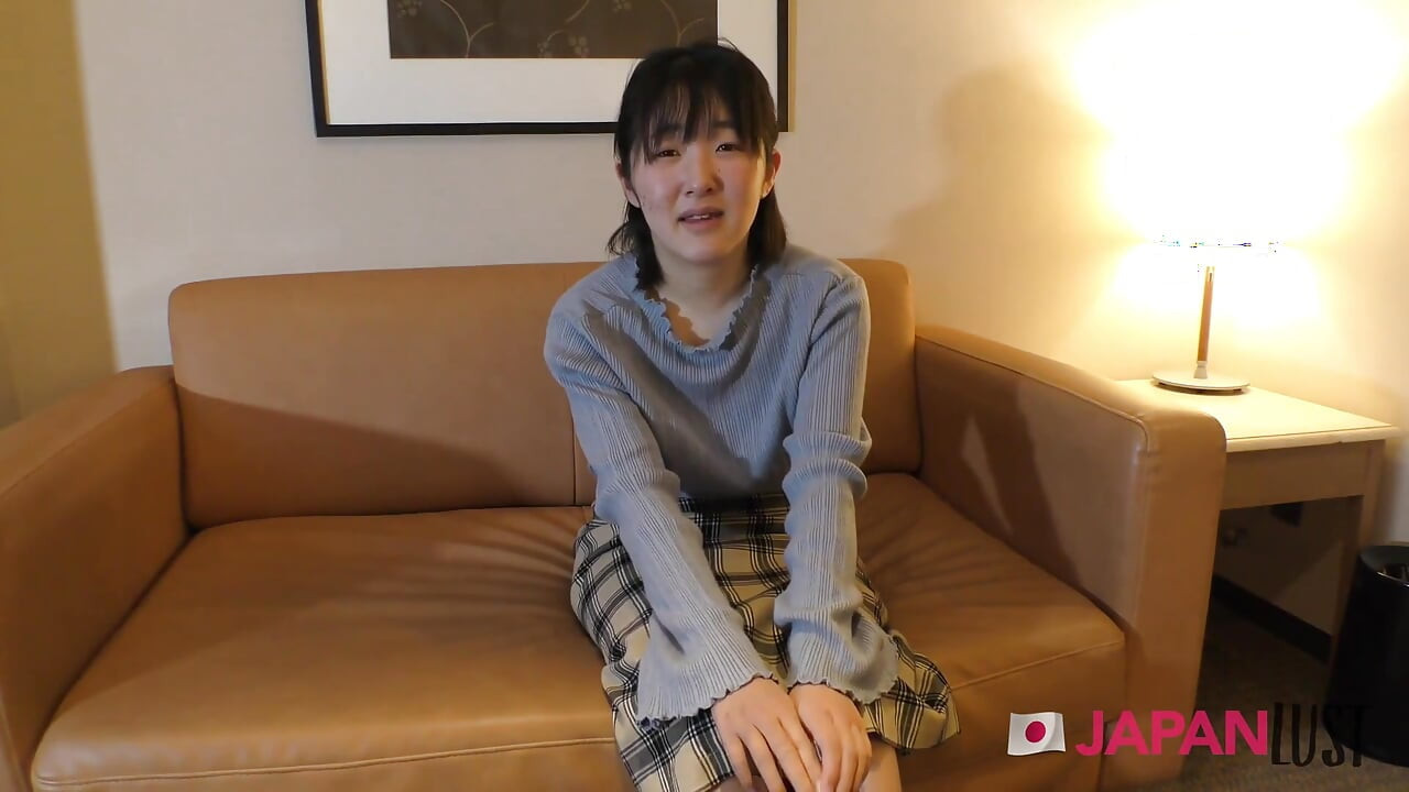 Yumiko Honya yang cantik membentang luas, dikongkek kasar selepas mainan, badan bergoyang dalam orgasme.