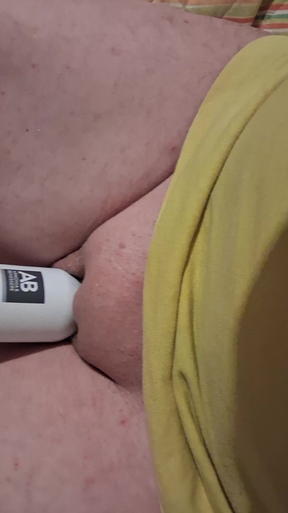 Tengo una polla muy muy pequeña y puedes follarme incluso delante de mí
