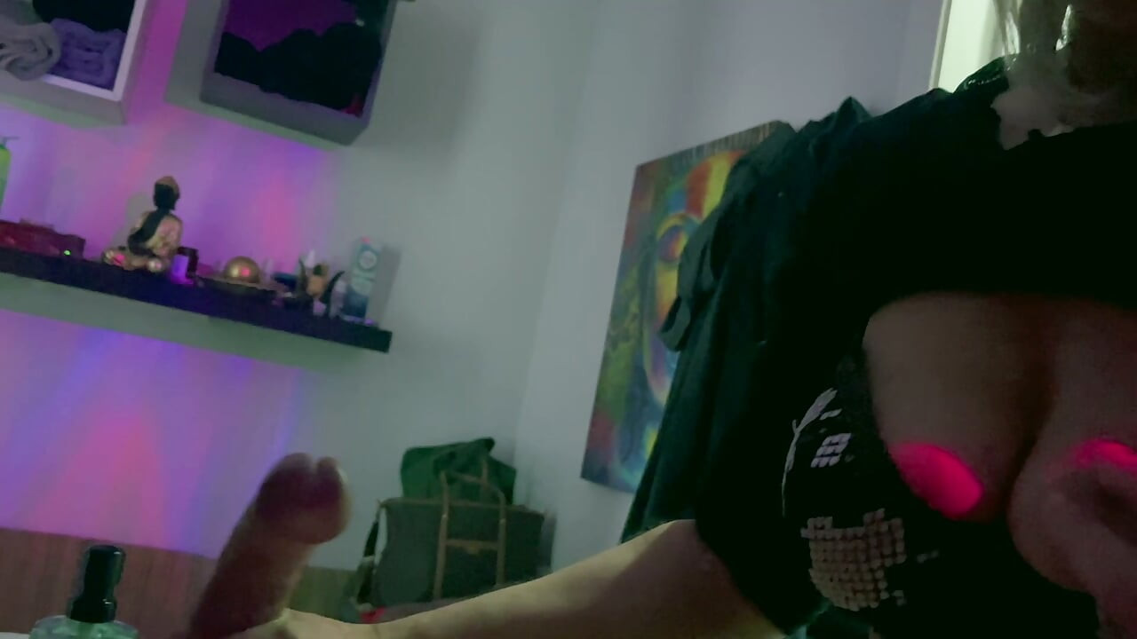 VELMI ŽHAVÁ masáž ptáka v místní masážní salónu