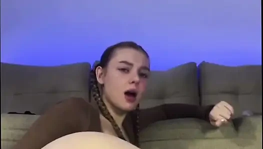 Büyük dildo ile ilk kez anal sikiş