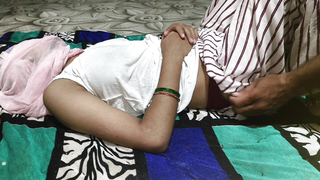 Indisk sød og smuk Bhabhi Sex! Kom ikke inde i indisk stedsøster får sin stramme fisse kneppet af stedbror hver dag