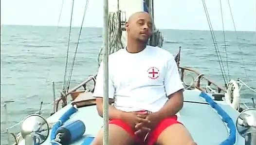 Schwarzer dreier leckt muschi, fickt auf der yacht