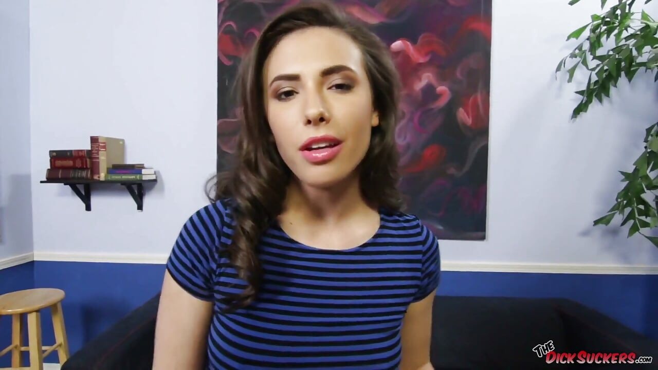 Casey Calvert spune că hrănește-mi fața drăguță!