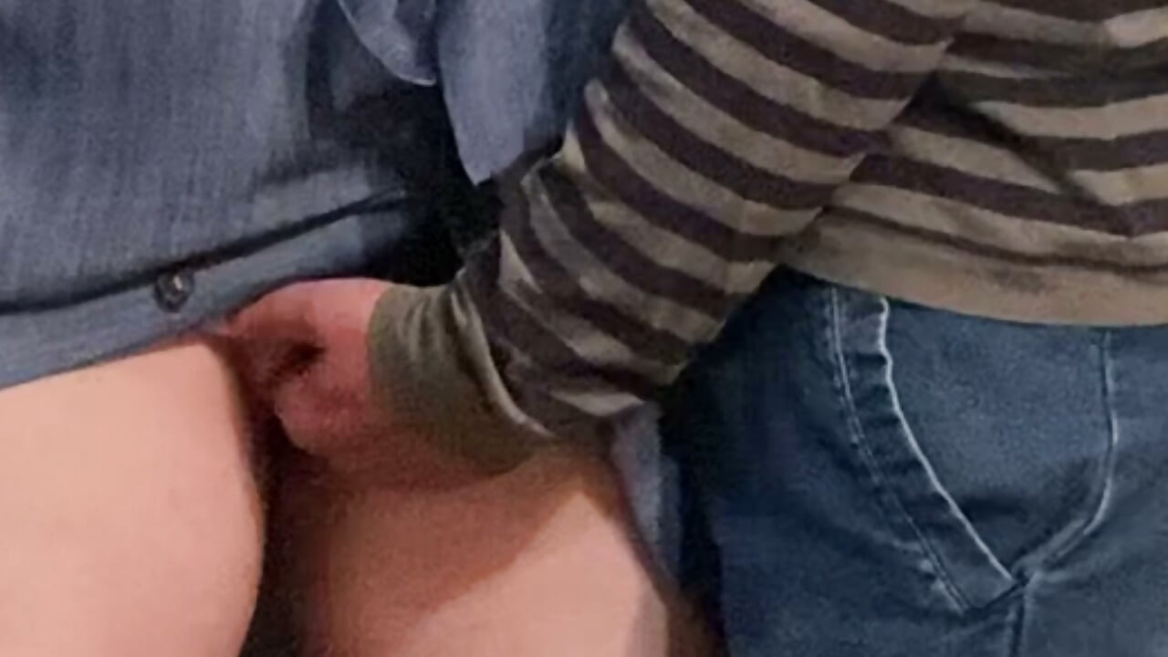 Prstima je izjebao njezinu pičku