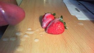 Klaarkomen op fruit fruit Erdbeeren ruk af Sahne