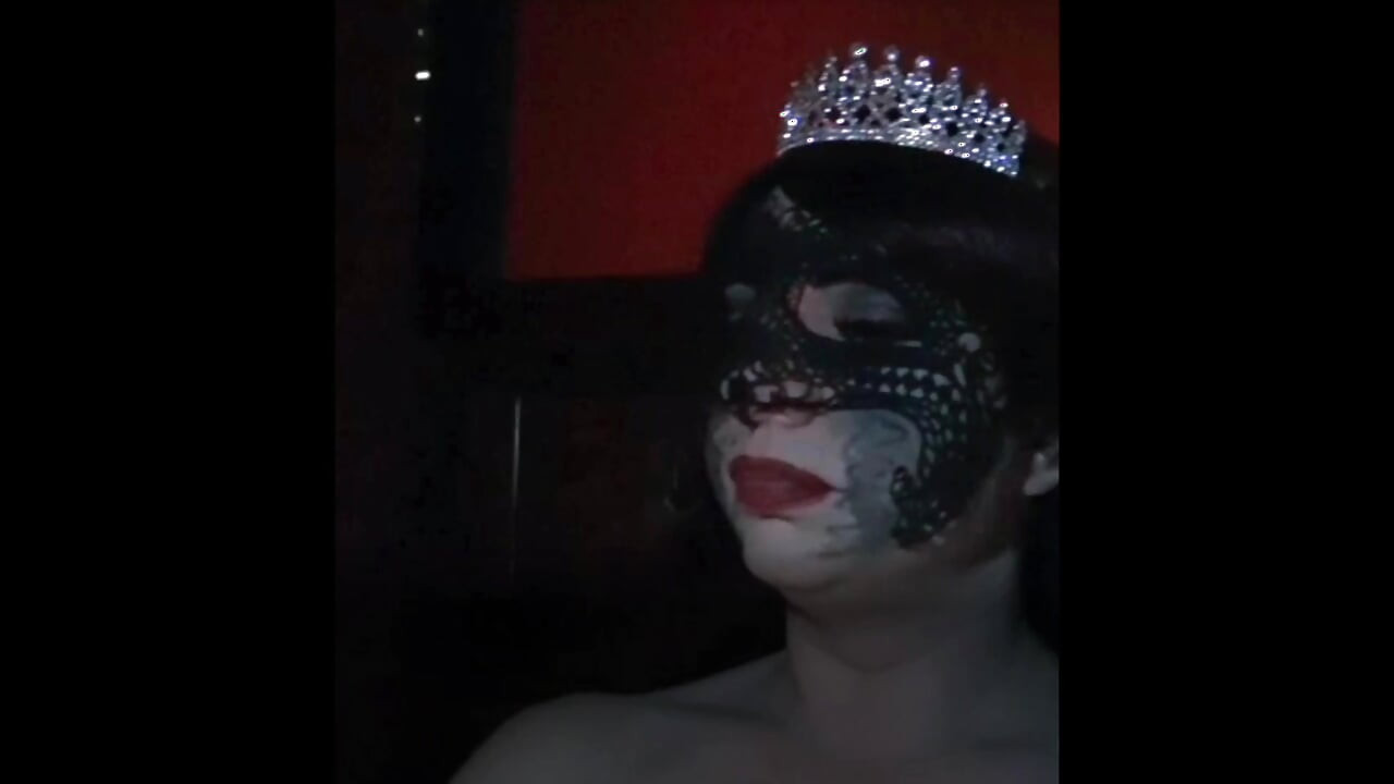 The Queen Drinks 20 Come