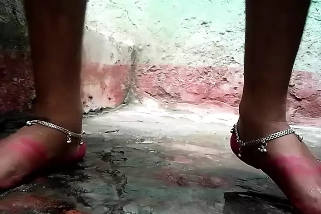 Moot rhi bhabhi ki video shoot kiya