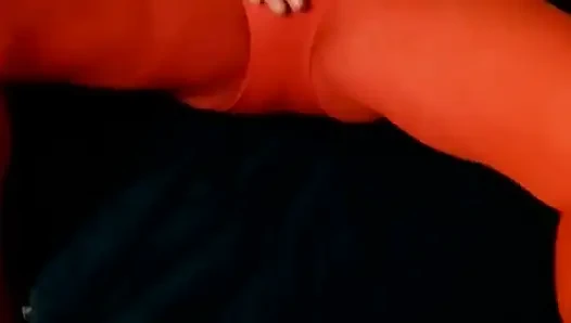 Gay cd, zayıf, yumurta, külotlu çorap ve leotarla mastürbasyon.