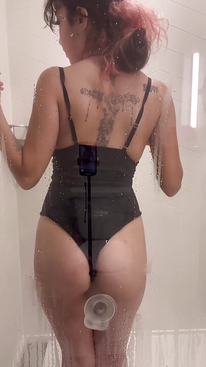 Gadis gotik yang lagi sange bikin memeknya berantakan banget