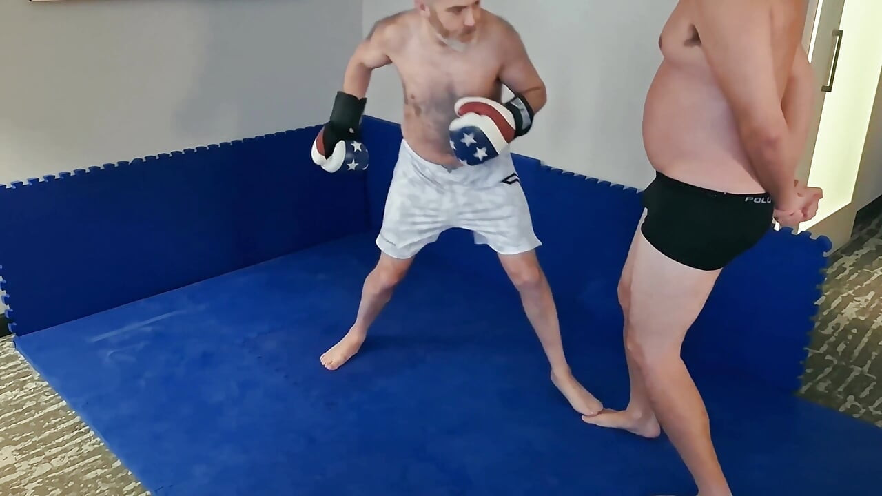 Boxing Challenge in a Hotel Room - Little Bear Vs Jobber