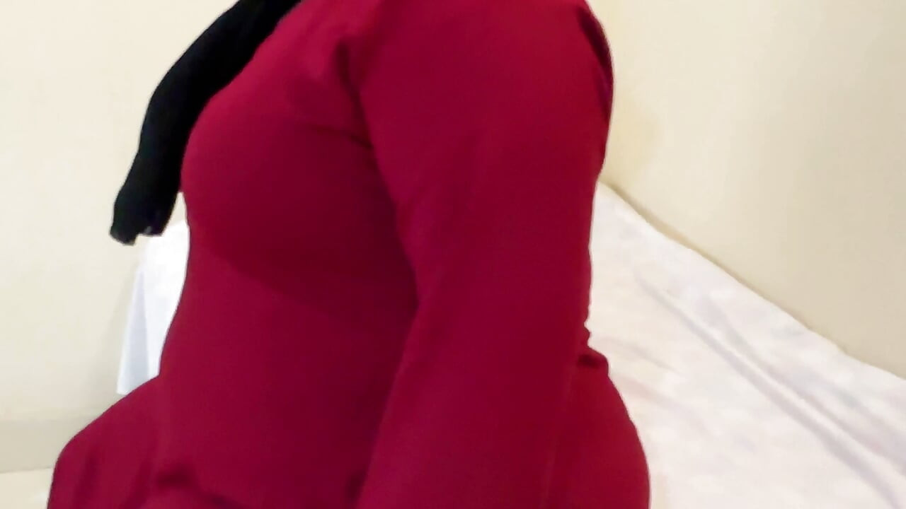 Fucking a Chubby Muslim Mother-in-law Wearing a Red Burqa & Hijab (Part-2)
