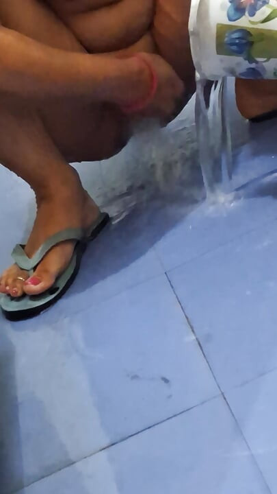 Dost ki nahate hue video banai full Maza aya