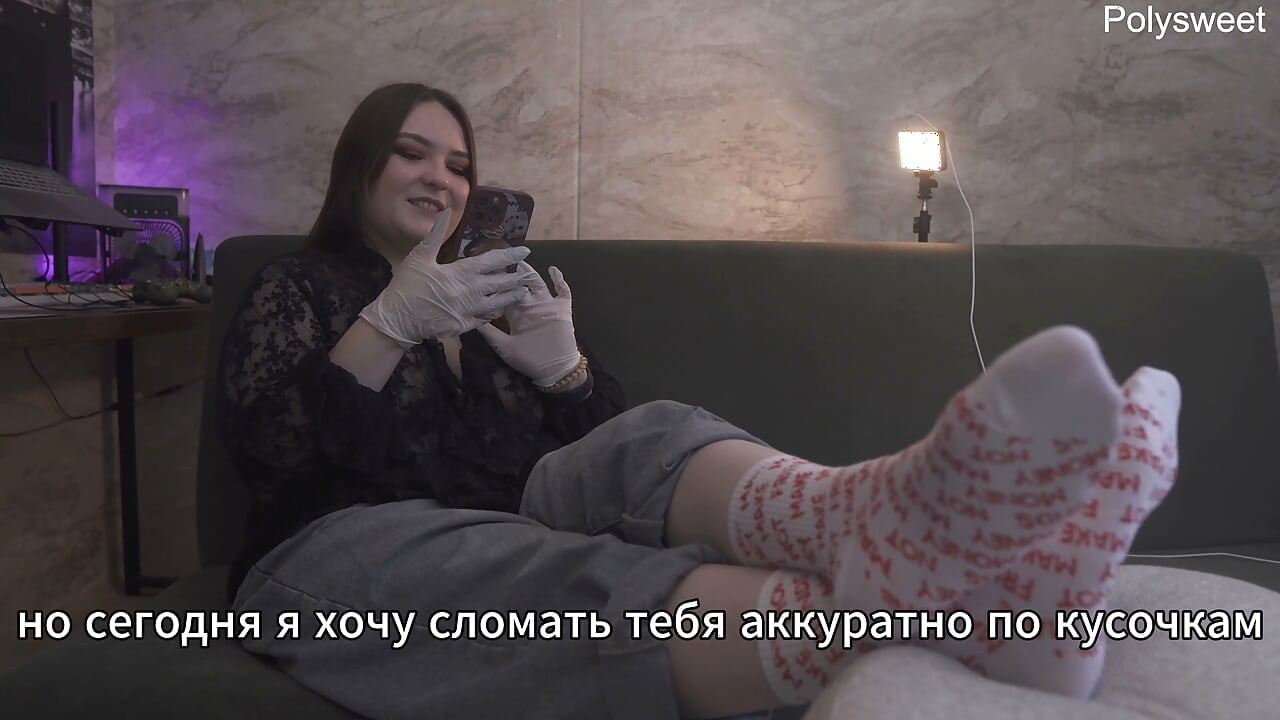 SP Porno Hikayesi - Lateks eldivenli kız, bir erkeği strapon ve amıyla becerdi (Rusça, femdom, oral seks, pegging)