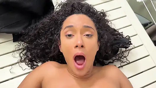 Kız Arkadaşımı Mutfak Tezgahına Sökip Sevişiyorum, O Bana Akşam Yemeği Hazırlıyor - Milla Ferrazo