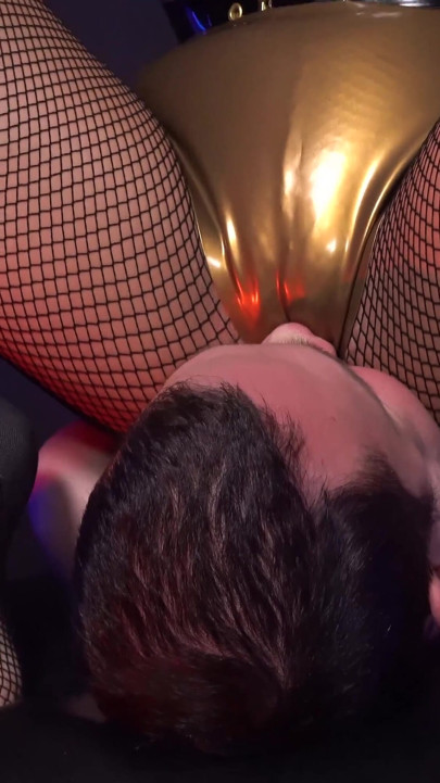 Strapdown Facesit Ballbusting