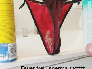 Sperme sur le string copine culotte drity rouge éjaculation branlette