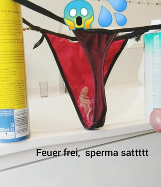 Sperma op string vriendin slipje drity rode cumshot aftrekken