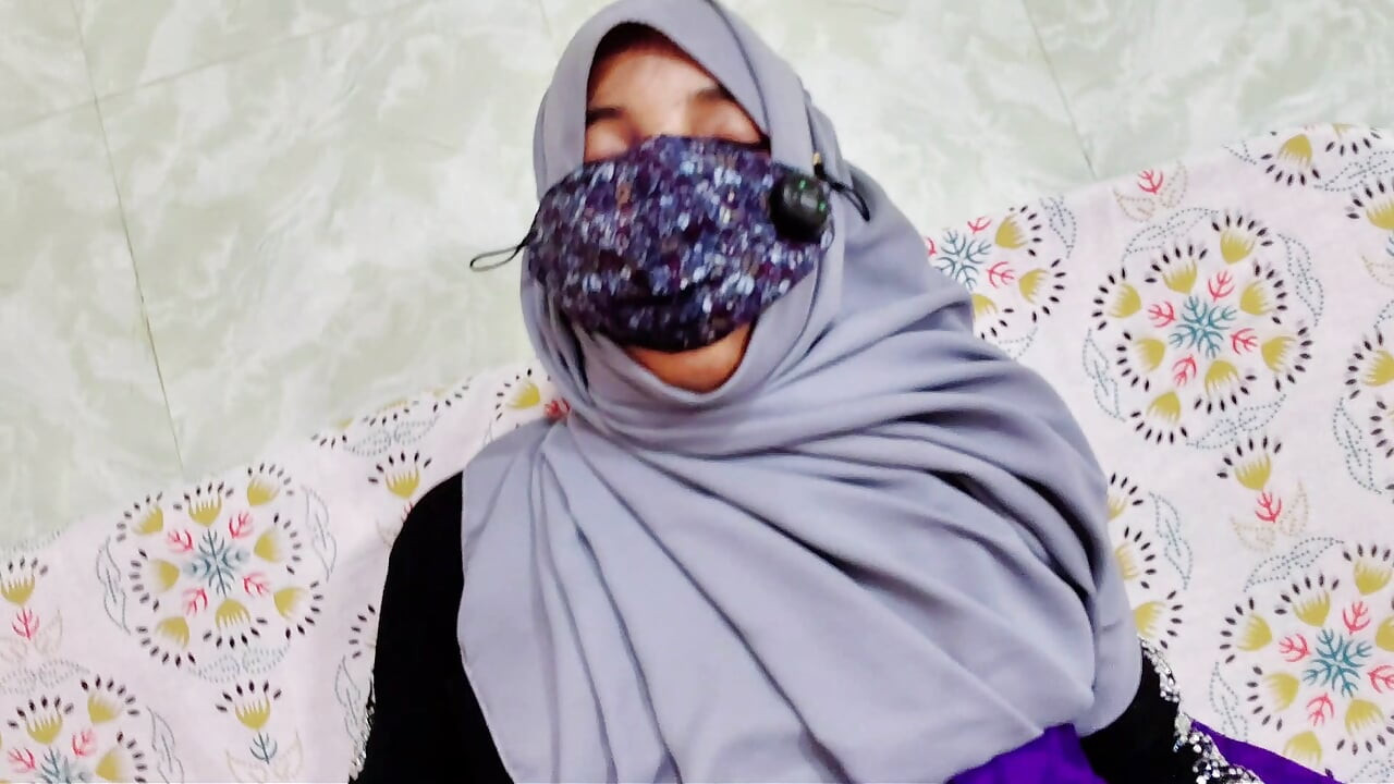 Hijabi stepmom need big dick for face fuck so stepson help her hot xxx