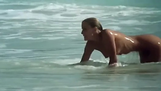 Bo Derek - jeune nue sur une plage