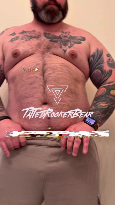 Peludo gordito tatuado