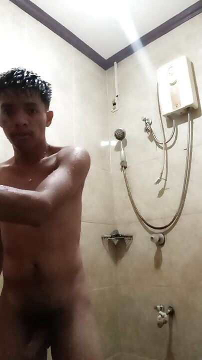 Filipino Twink Shower Wank: FLESHLAB Exclusive