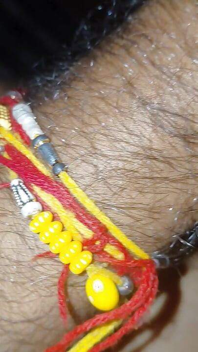 The heart was happy to see the bangles of Desi Bhabhi