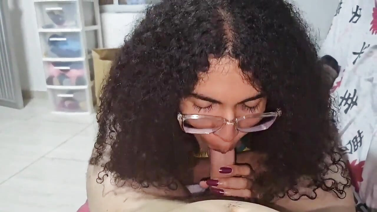 החבר הסטרייט החדש שלי גורם לי לבלוע את הזרע שלו