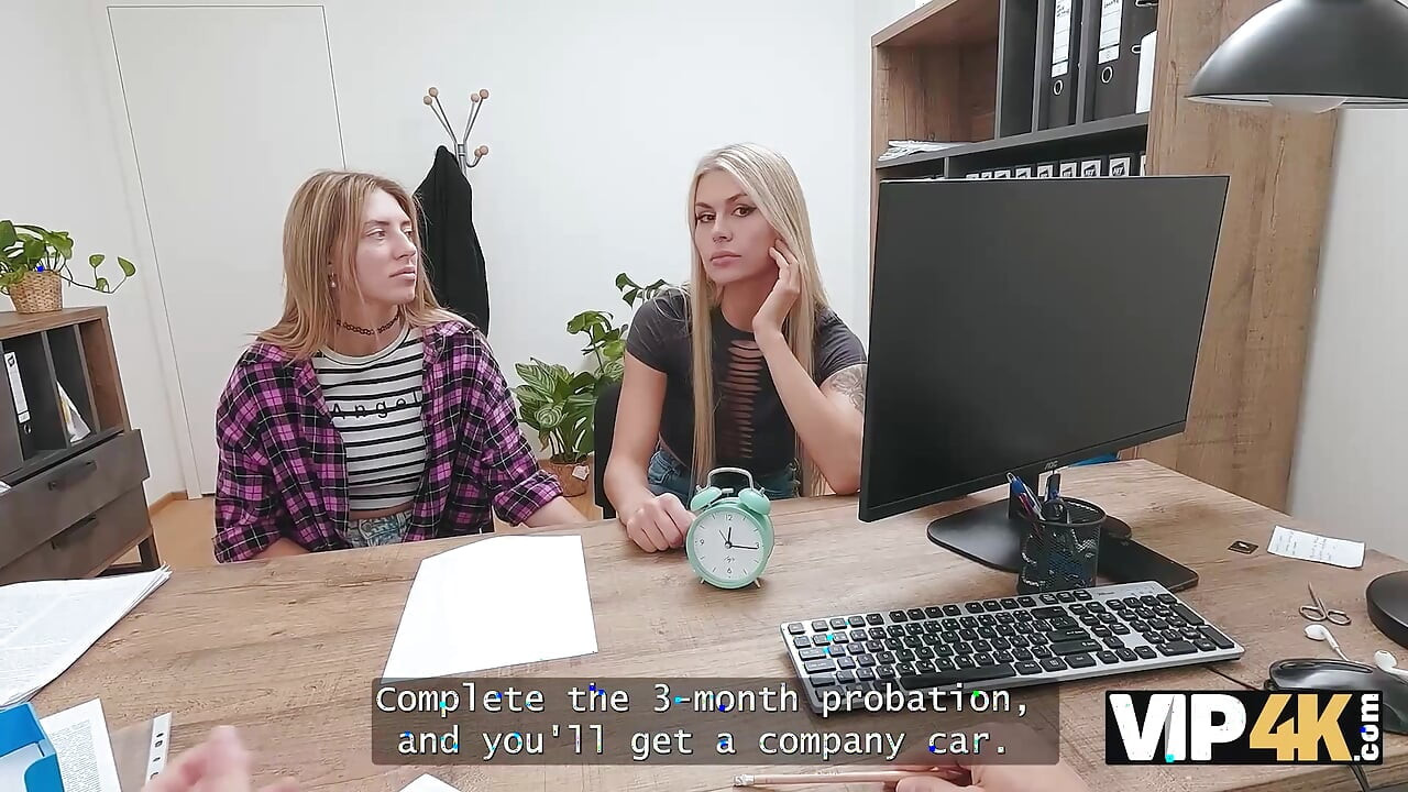 VIP4K. Sledujte, jak lesbičky poprvé vyzkouší ptáka. Nejlepší lesbická kompilace.