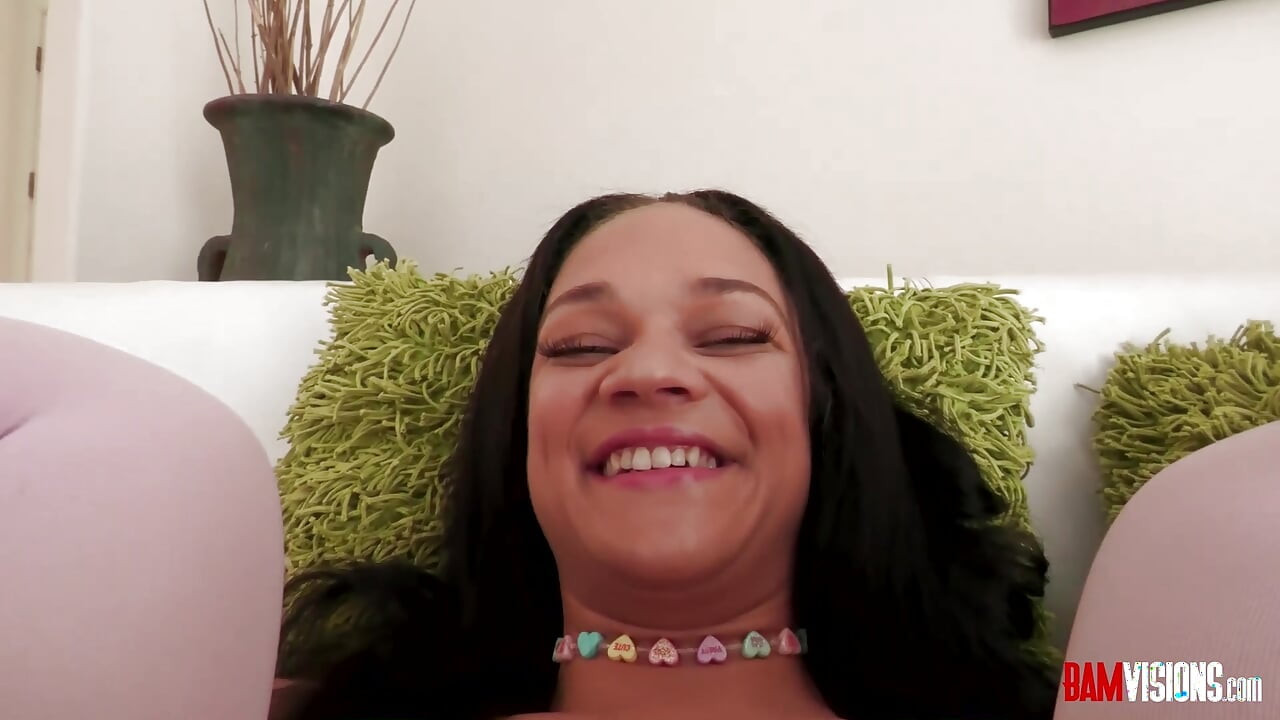 Latina Kiki Cali hardcore anal follando con padrastro