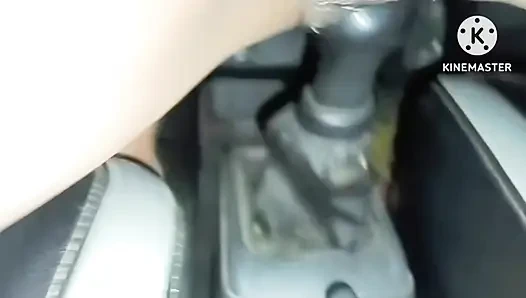 Sezon 166. Hintli kadın erkek arkadaşıyla arabada sikişiyor